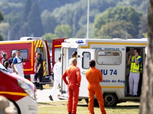 Francja. Świadek ataku nożownika w Annecy: Dźgał dzieci nożem w spacerówkach